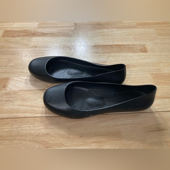 Okabashi flats black in size 7. Excellent Condition. Made in the USA - Picture 1 of 6